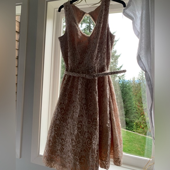 Soft and delicate dress - Picture 3 of 8